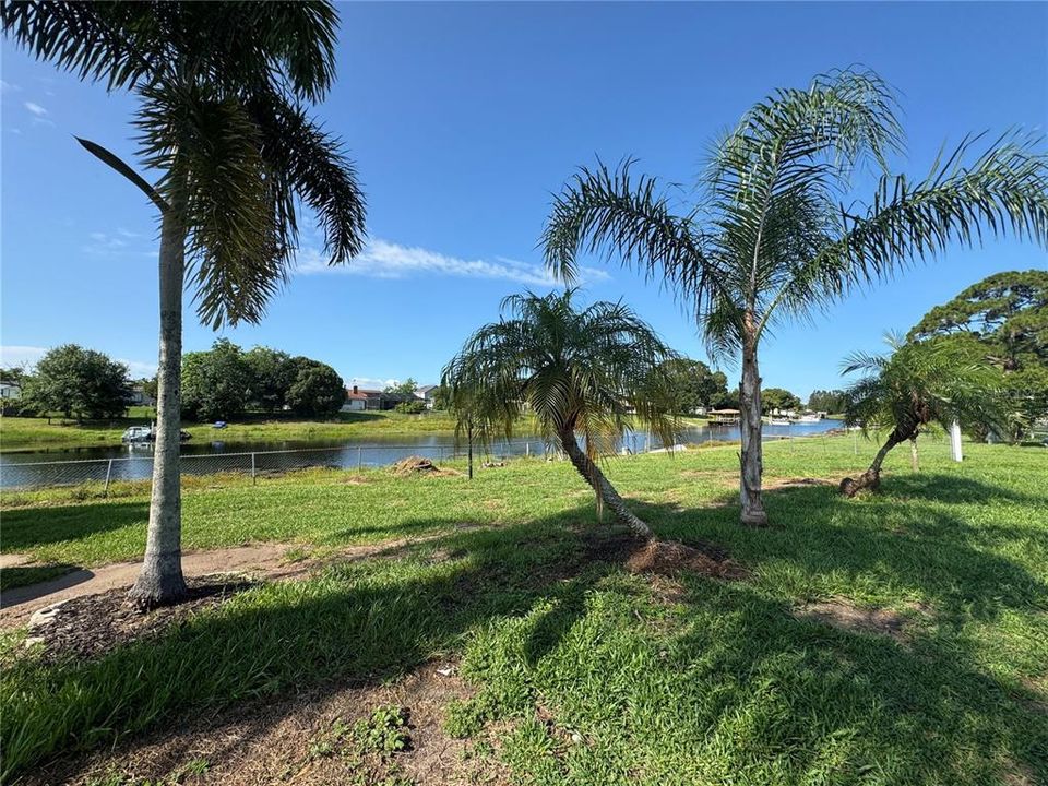 For Sale: $359,000 (3 beds, 3 baths, 1975 Square Feet)