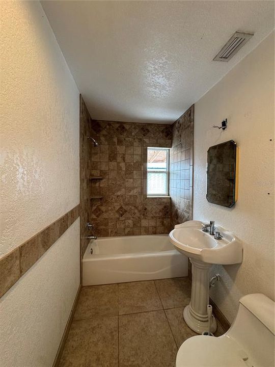 For Sale: $359,000 (3 beds, 3 baths, 1975 Square Feet)