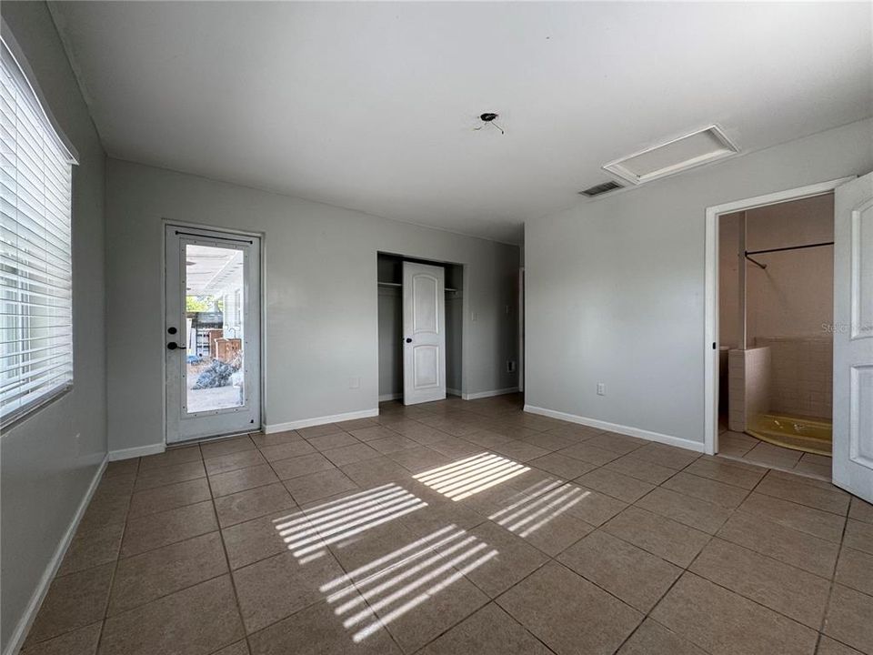 For Sale: $359,000 (3 beds, 3 baths, 1975 Square Feet)