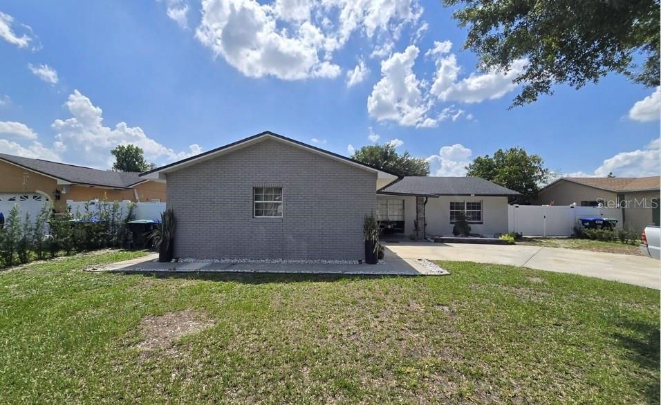 最近售出: $399,990 (4 贝兹, 2 浴室, 1489 平方英尺)