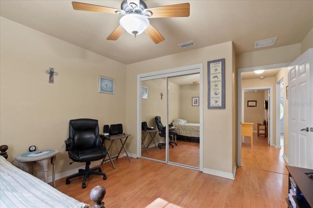 合同活跃: $274,000 (3 贝兹, 2 浴室, 1620 平方英尺)