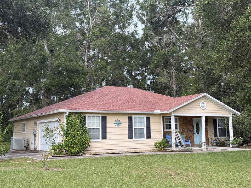 合同活跃: $274,000 (3 贝兹, 2 浴室, 1620 平方英尺)