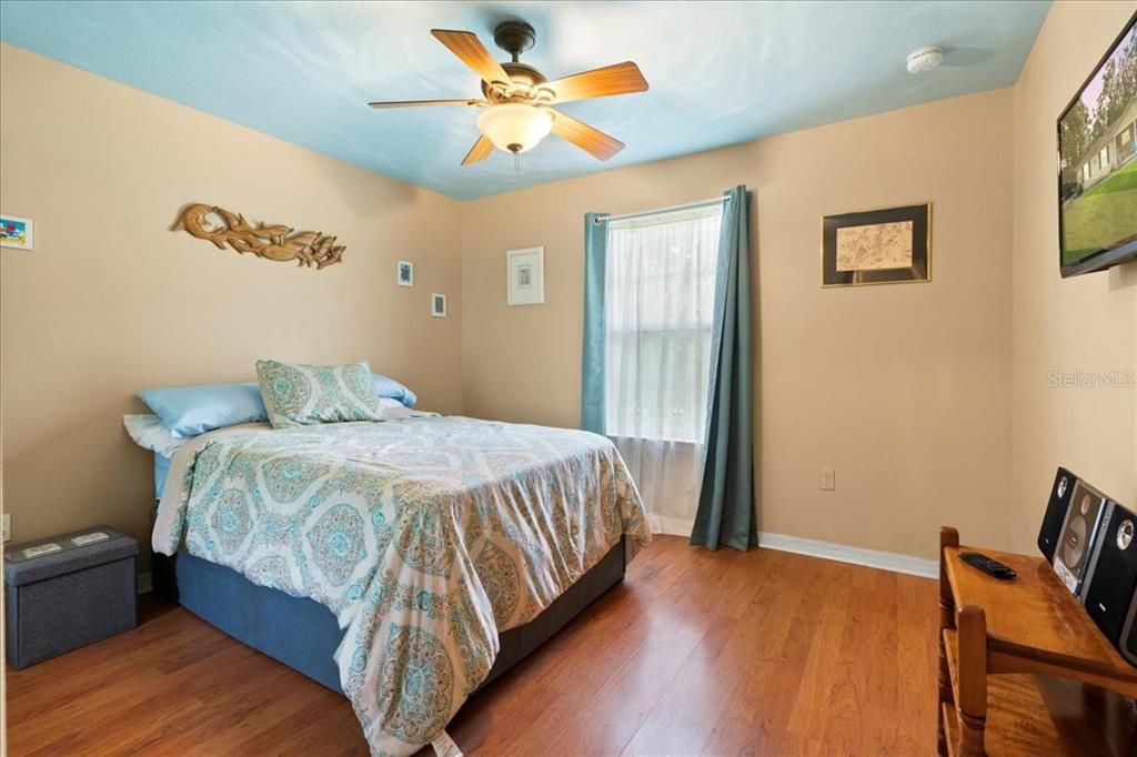 合同活跃: $274,000 (3 贝兹, 2 浴室, 1620 平方英尺)