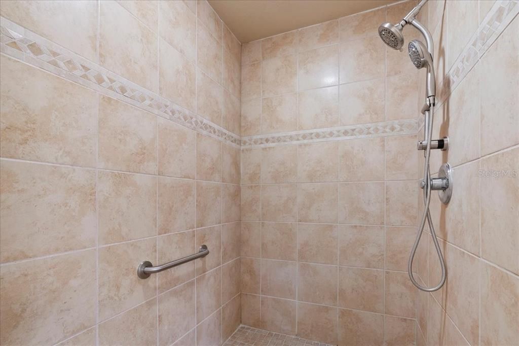 合同活跃: $274,000 (3 贝兹, 2 浴室, 1620 平方英尺)