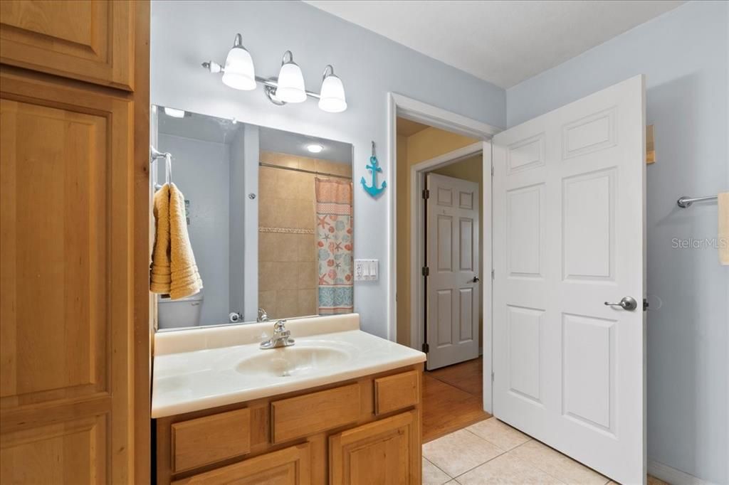 合同活跃: $274,000 (3 贝兹, 2 浴室, 1620 平方英尺)