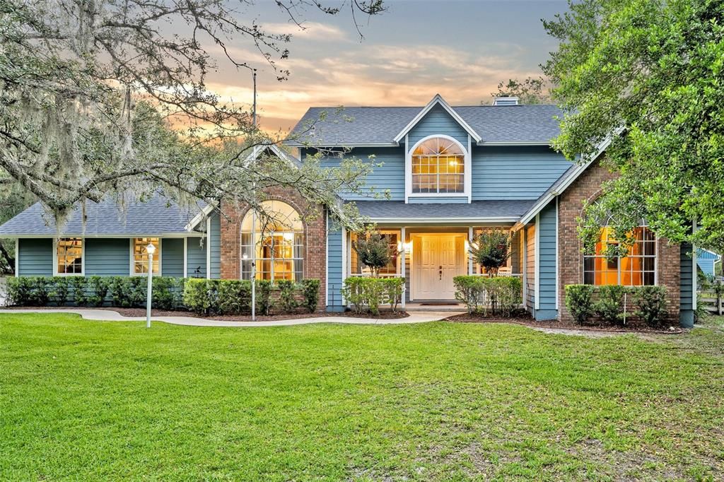 最近售出: $960,000 (4 贝兹, 3 浴室, 2469 平方英尺)