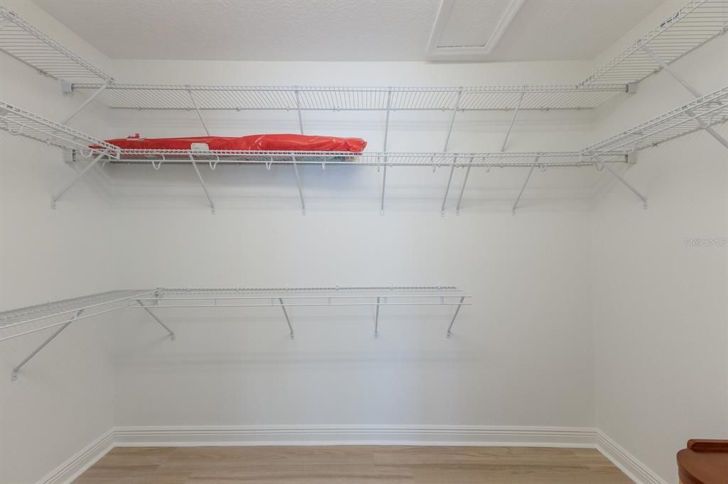 合同活跃: $997,000 (3 贝兹, 2 浴室, 1612 平方英尺)