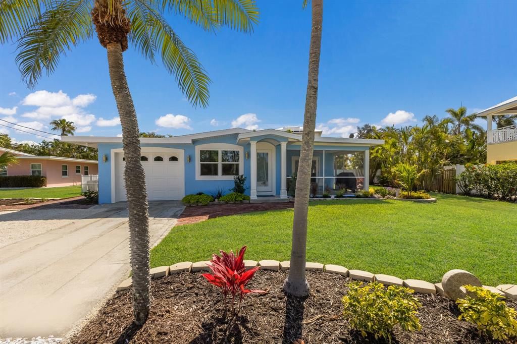 合同活跃: $997,000 (3 贝兹, 2 浴室, 1612 平方英尺)