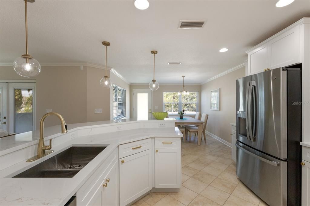 合同活跃: $997,000 (3 贝兹, 2 浴室, 1612 平方英尺)