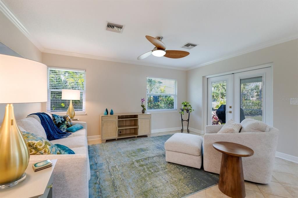 合同活跃: $997,000 (3 贝兹, 2 浴室, 1612 平方英尺)