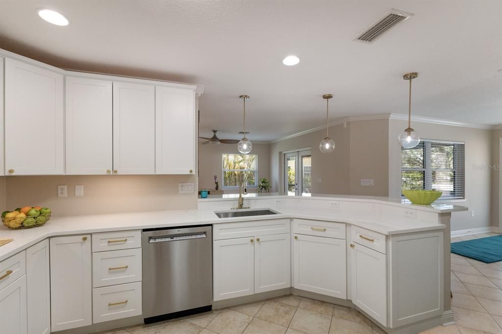 合同活跃: $997,000 (3 贝兹, 2 浴室, 1612 平方英尺)