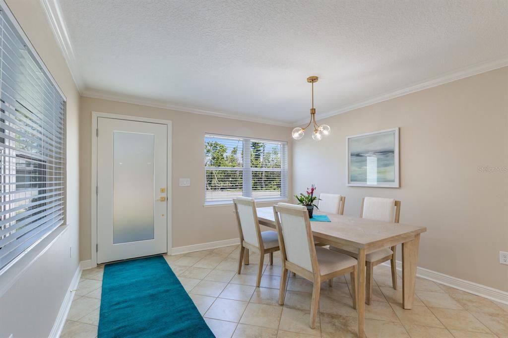 合同活跃: $997,000 (3 贝兹, 2 浴室, 1612 平方英尺)