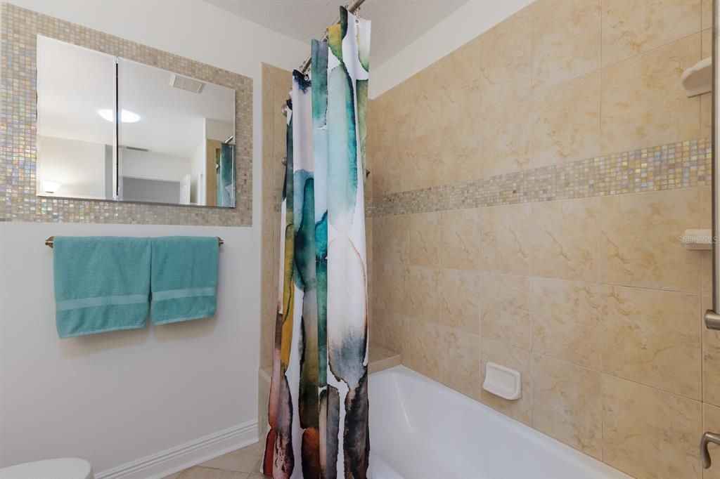 合同活跃: $997,000 (3 贝兹, 2 浴室, 1612 平方英尺)