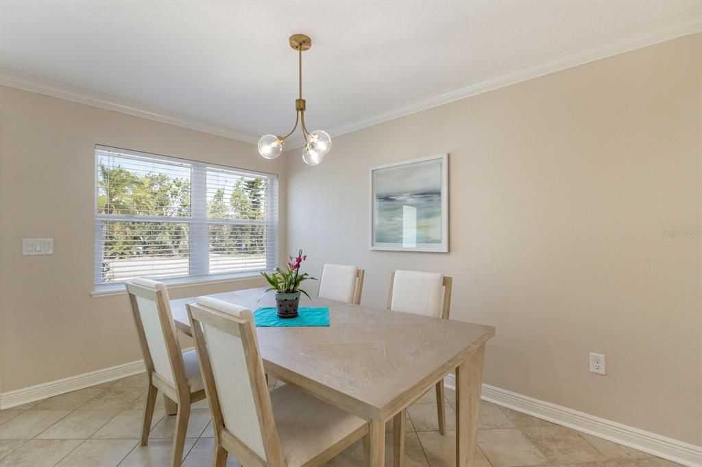 合同活跃: $997,000 (3 贝兹, 2 浴室, 1612 平方英尺)