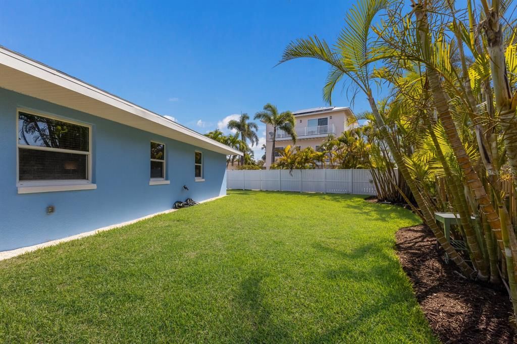 合同活跃: $997,000 (3 贝兹, 2 浴室, 1612 平方英尺)