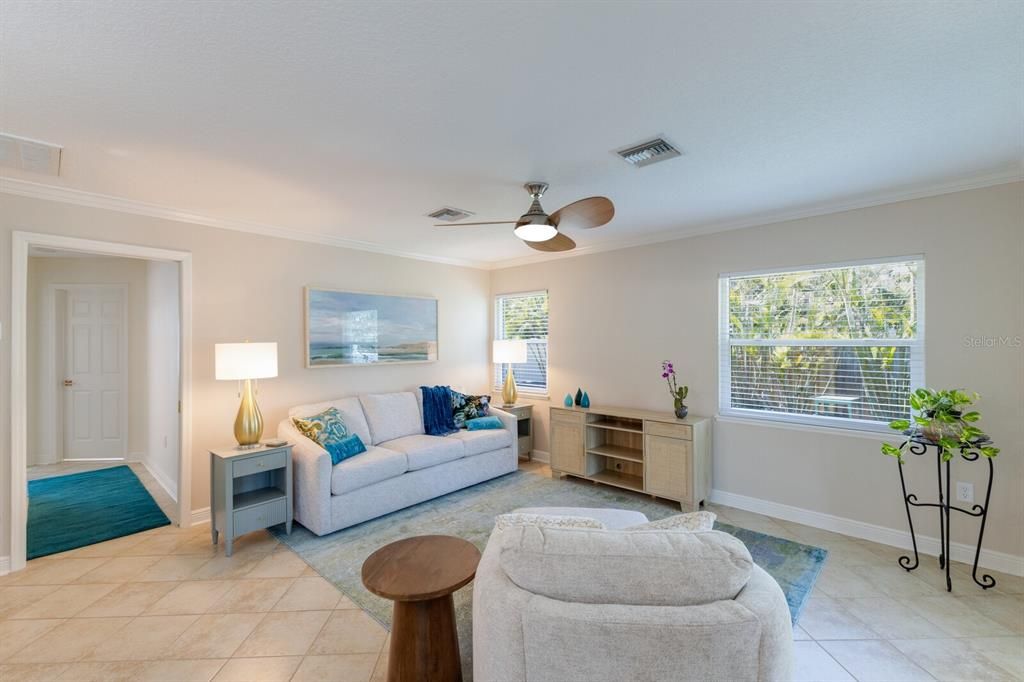 合同活跃: $997,000 (3 贝兹, 2 浴室, 1612 平方英尺)