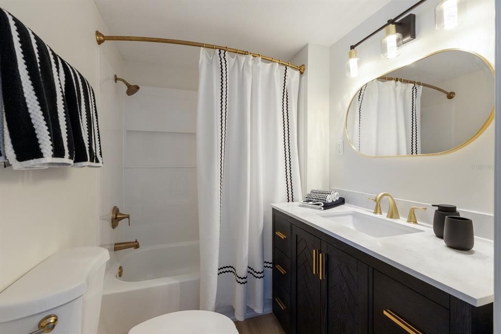 合同活跃: $997,000 (3 贝兹, 2 浴室, 1612 平方英尺)