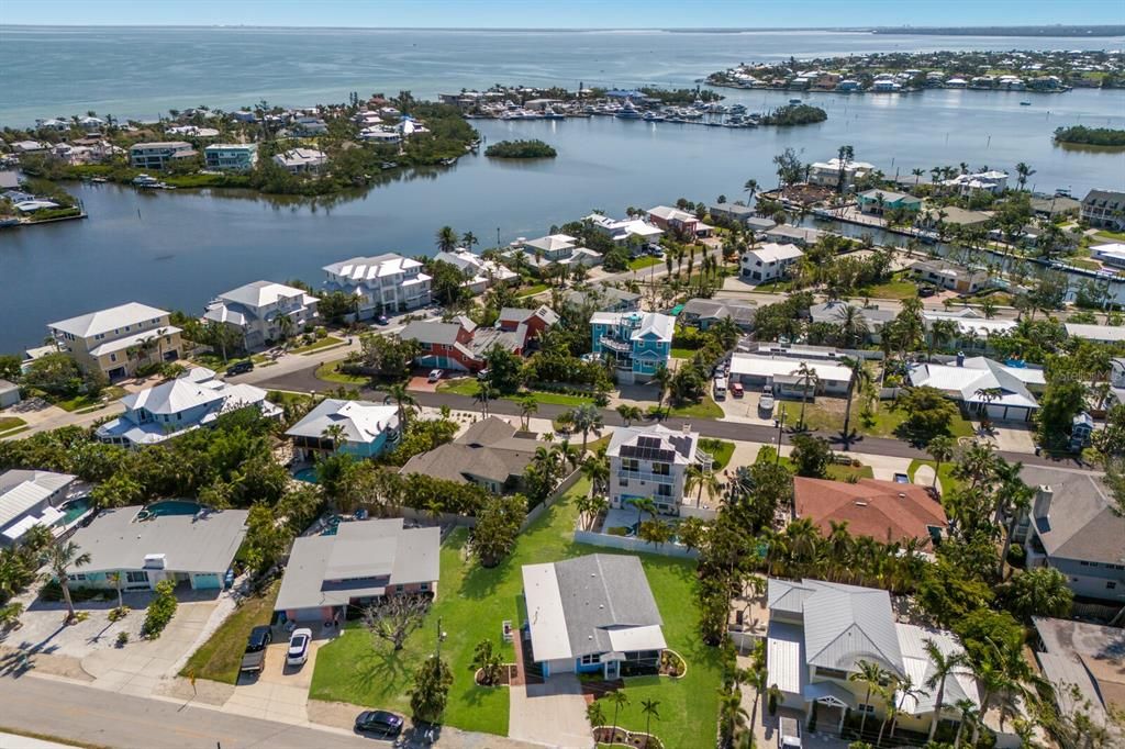 合同活跃: $997,000 (3 贝兹, 2 浴室, 1612 平方英尺)