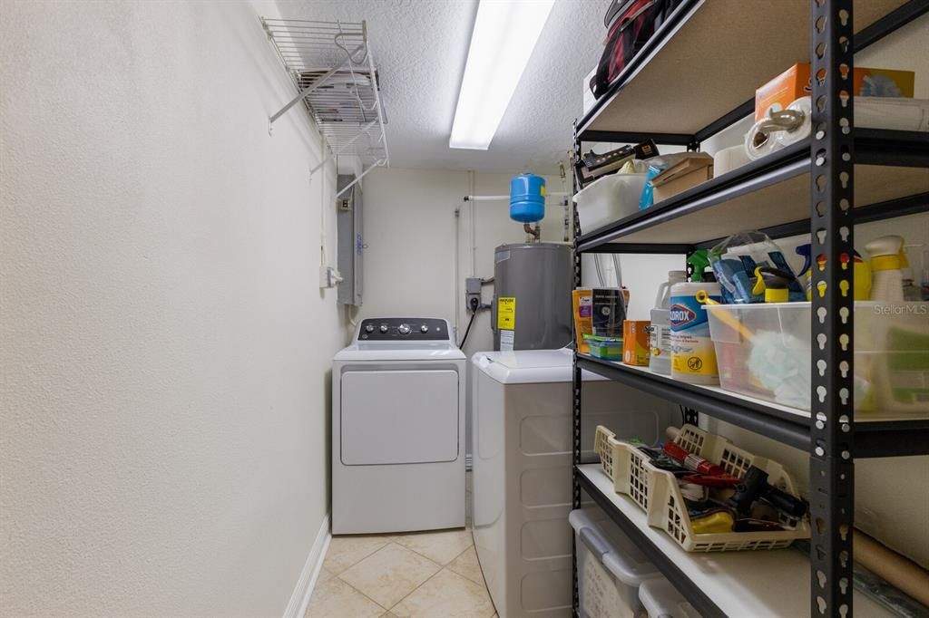 合同活跃: $997,000 (3 贝兹, 2 浴室, 1612 平方英尺)