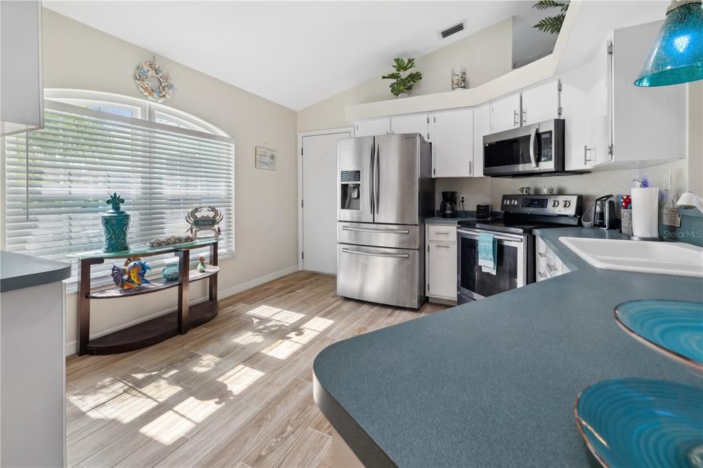 В аренду: $4,900 (2 спален, 2 ванн, 1348 Квадратных фут)