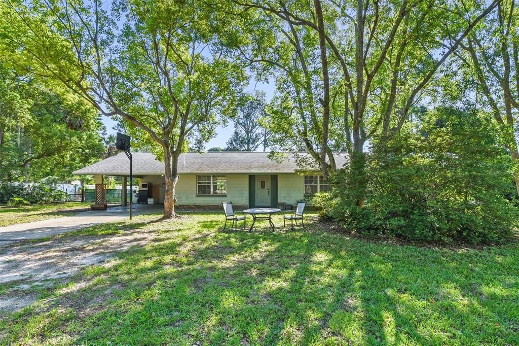 Recently Rented: $2,300 (3 beds, 2 baths, 1956 Square Feet)