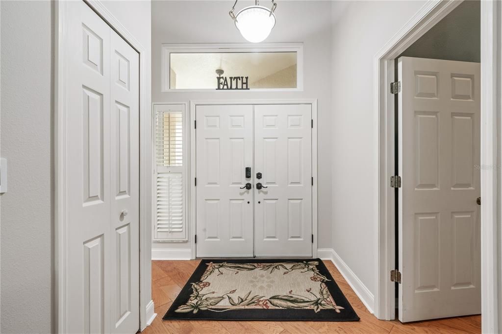 Под контрактом: $870,000 (3 спален, 3 ванн, 2085 Квадратных фут)