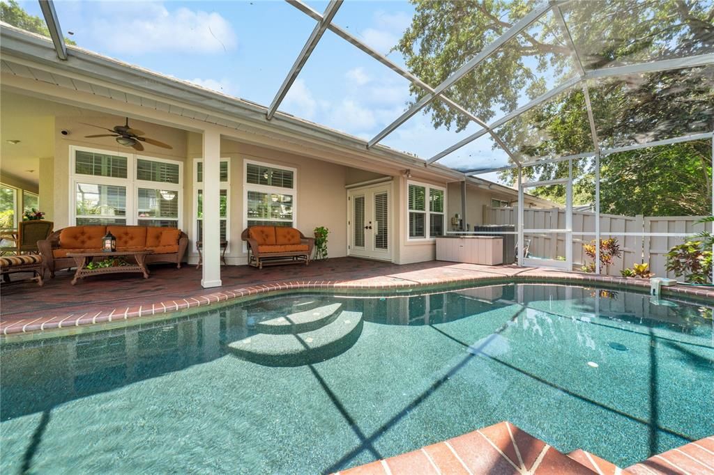 Под контрактом: $870,000 (3 спален, 3 ванн, 2085 Квадратных фут)