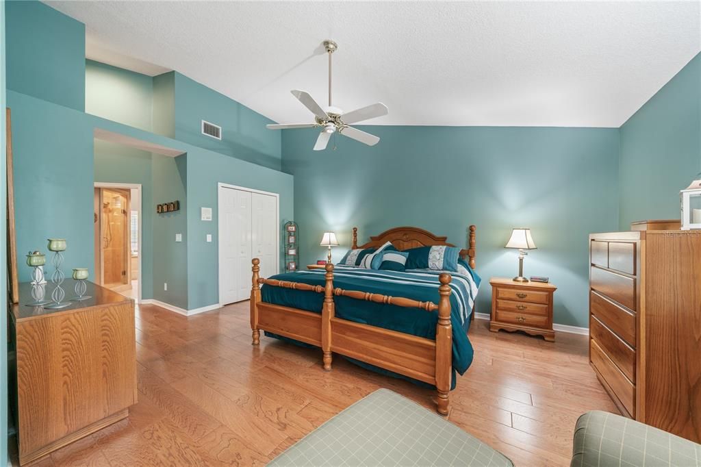 Под контрактом: $870,000 (3 спален, 3 ванн, 2085 Квадратных фут)