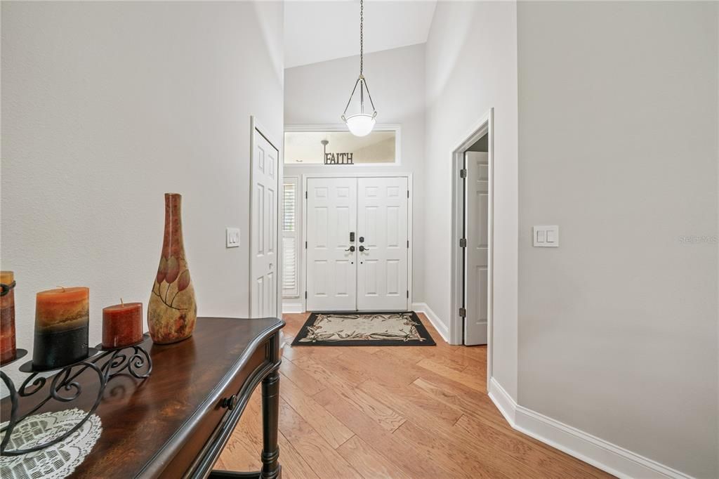 Под контрактом: $870,000 (3 спален, 3 ванн, 2085 Квадратных фут)