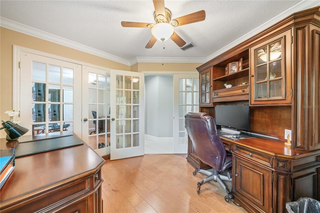 Под контрактом: $870,000 (3 спален, 3 ванн, 2085 Квадратных фут)