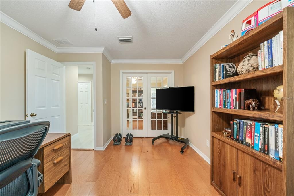 Под контрактом: $870,000 (3 спален, 3 ванн, 2085 Квадратных фут)