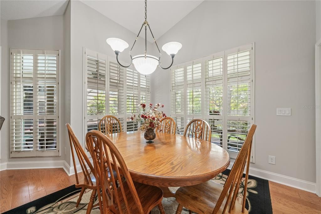 Под контрактом: $870,000 (3 спален, 3 ванн, 2085 Квадратных фут)