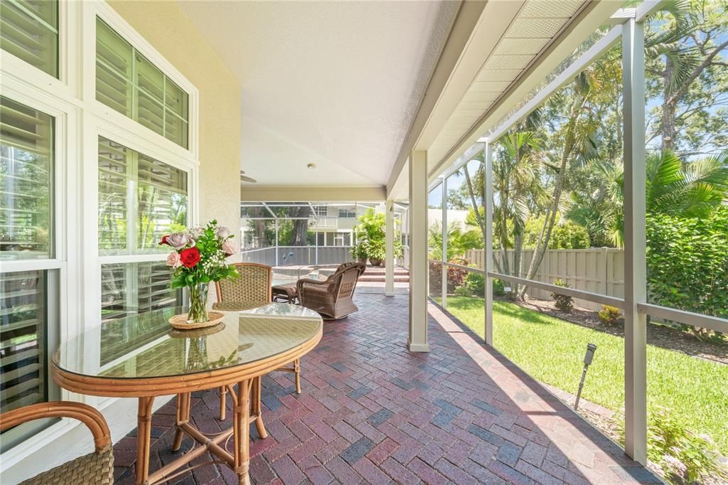 Под контрактом: $870,000 (3 спален, 3 ванн, 2085 Квадратных фут)