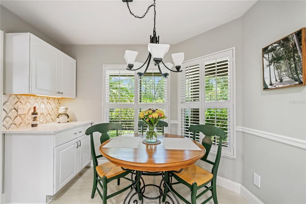 Под контрактом: $870,000 (3 спален, 3 ванн, 2085 Квадратных фут)