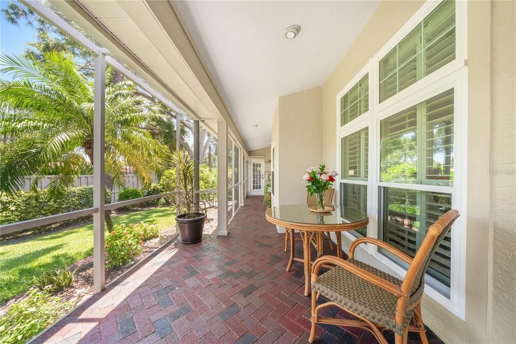 Под контрактом: $870,000 (3 спален, 3 ванн, 2085 Квадратных фут)