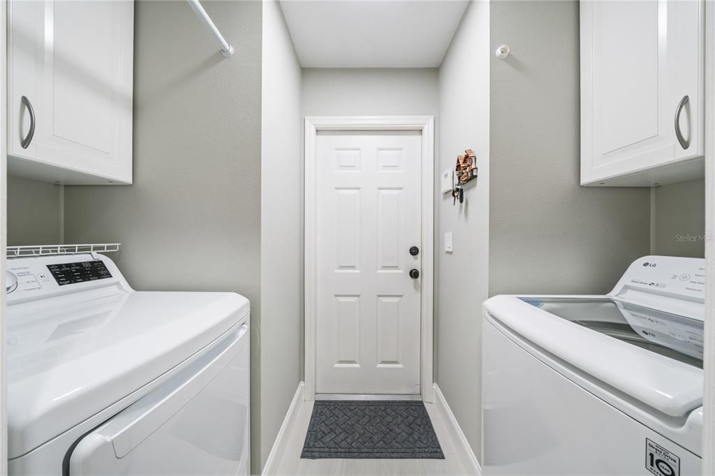 Под контрактом: $870,000 (3 спален, 3 ванн, 2085 Квадратных фут)