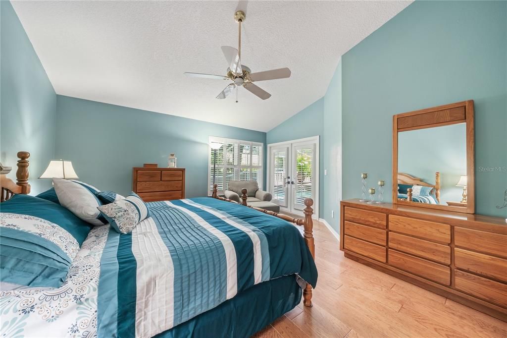 Под контрактом: $870,000 (3 спален, 3 ванн, 2085 Квадратных фут)