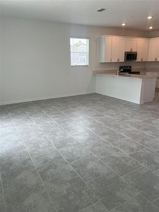 Под контрактом: $2,400 (3 спален, 2 ванн, 1797 Квадратных фут)