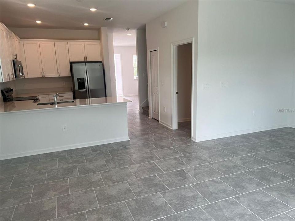 Под контрактом: $2,400 (3 спален, 2 ванн, 1797 Квадратных фут)