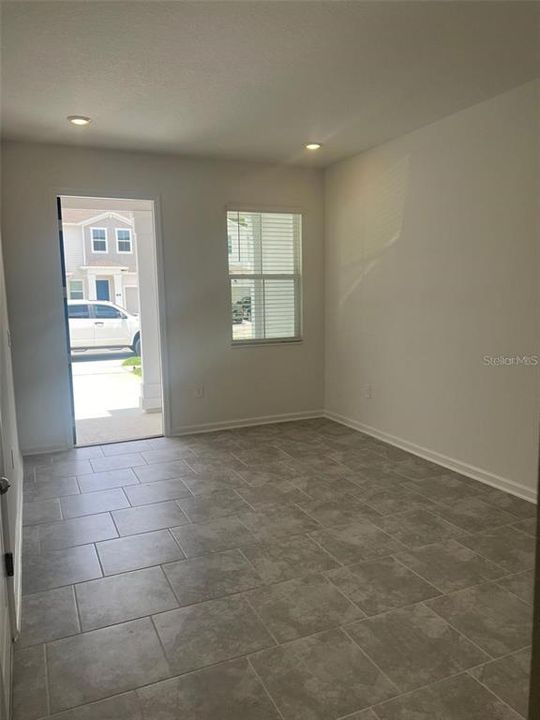 Под контрактом: $2,400 (3 спален, 2 ванн, 1797 Квадратных фут)