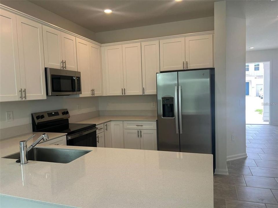 Под контрактом: $2,400 (3 спален, 2 ванн, 1797 Квадратных фут)