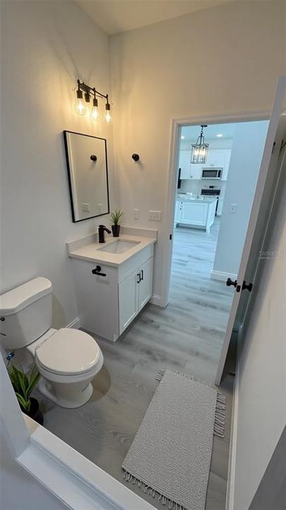 合同活跃: $279,900 (4 贝兹, 2 浴室, 1774 平方英尺)