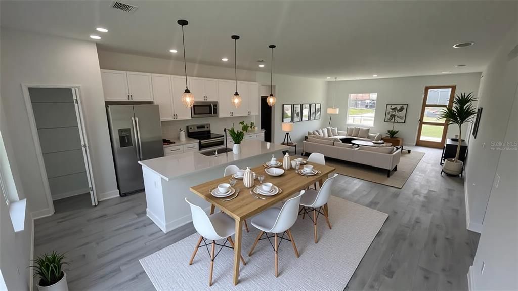 合同活跃: $279,900 (4 贝兹, 2 浴室, 1774 平方英尺)