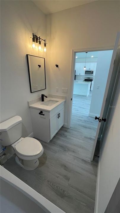 合同活跃: $279,900 (4 贝兹, 2 浴室, 1774 平方英尺)