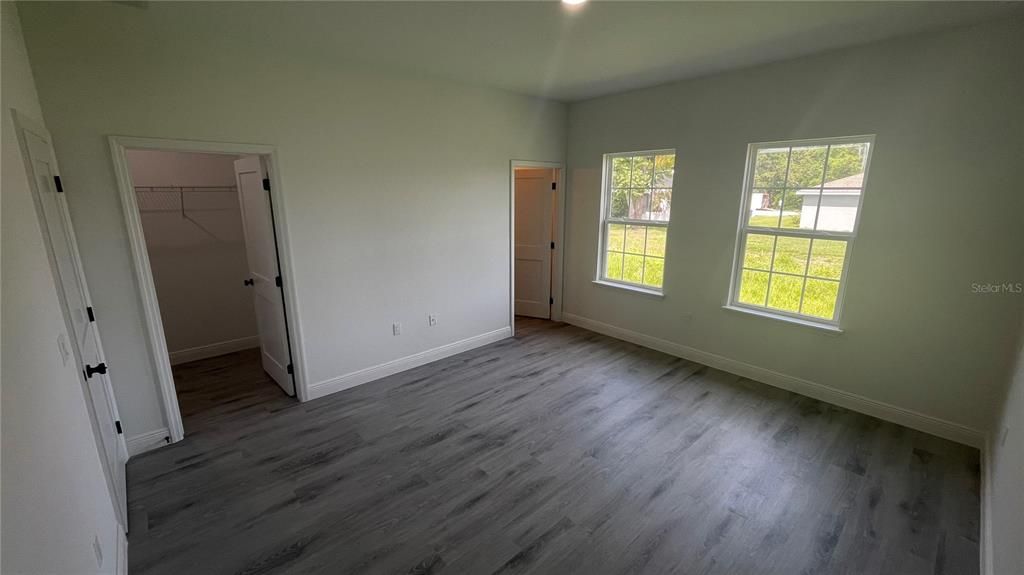 合同活跃: $279,900 (4 贝兹, 2 浴室, 1774 平方英尺)