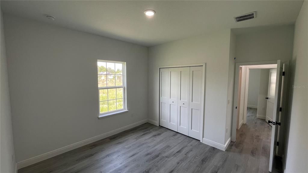 合同活跃: $279,900 (4 贝兹, 2 浴室, 1774 平方英尺)