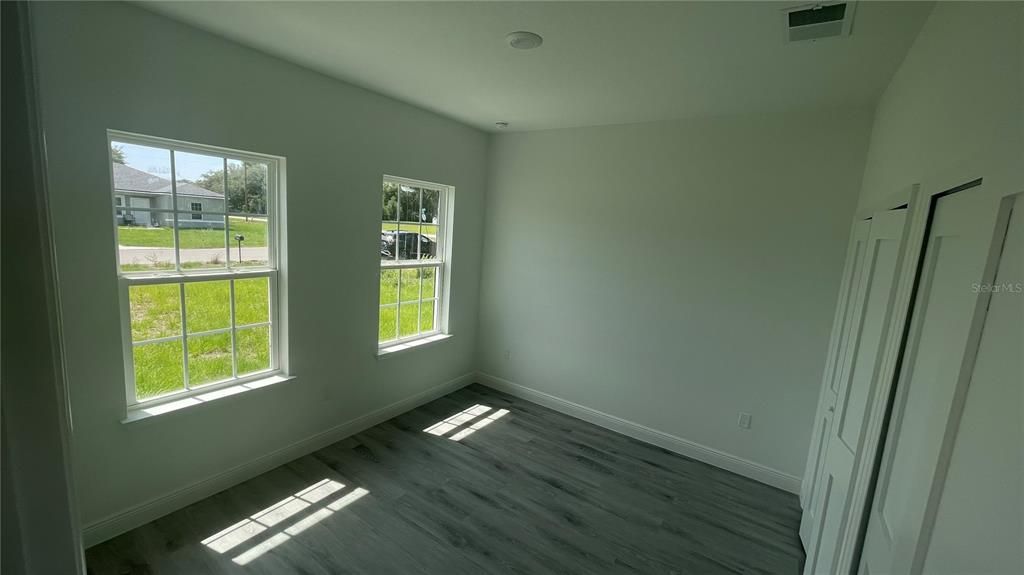 合同活跃: $279,900 (4 贝兹, 2 浴室, 1774 平方英尺)