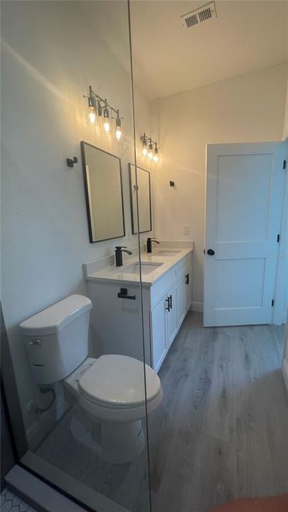 合同活跃: $279,900 (4 贝兹, 2 浴室, 1774 平方英尺)