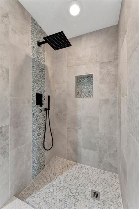 En Venta: $599,000 (3 camas, 2 baños, 2225 Pies cuadrados)