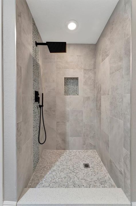 En Venta: $599,000 (3 camas, 2 baños, 2225 Pies cuadrados)